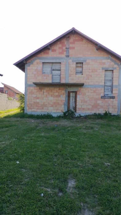 Casa de vanzare stiuca.