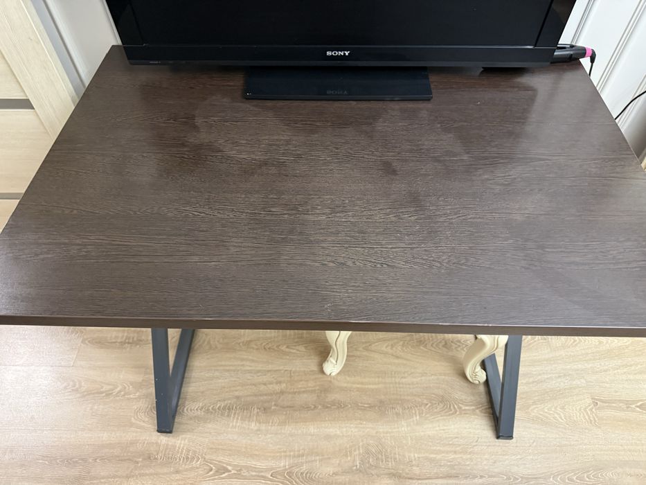 Продам добротный стол за 10 тысяч тенге