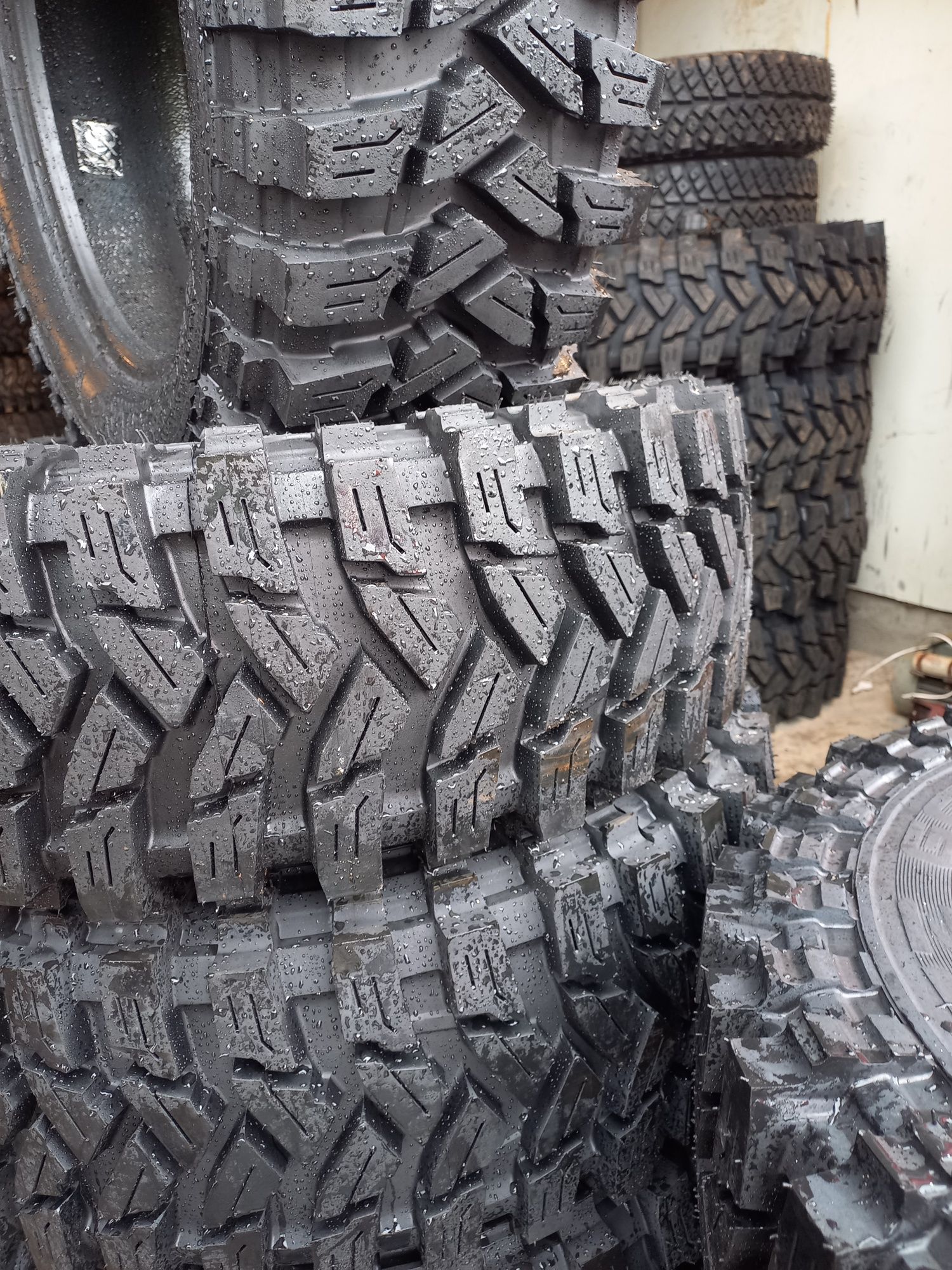 Anvelope off road 265/65R 17.