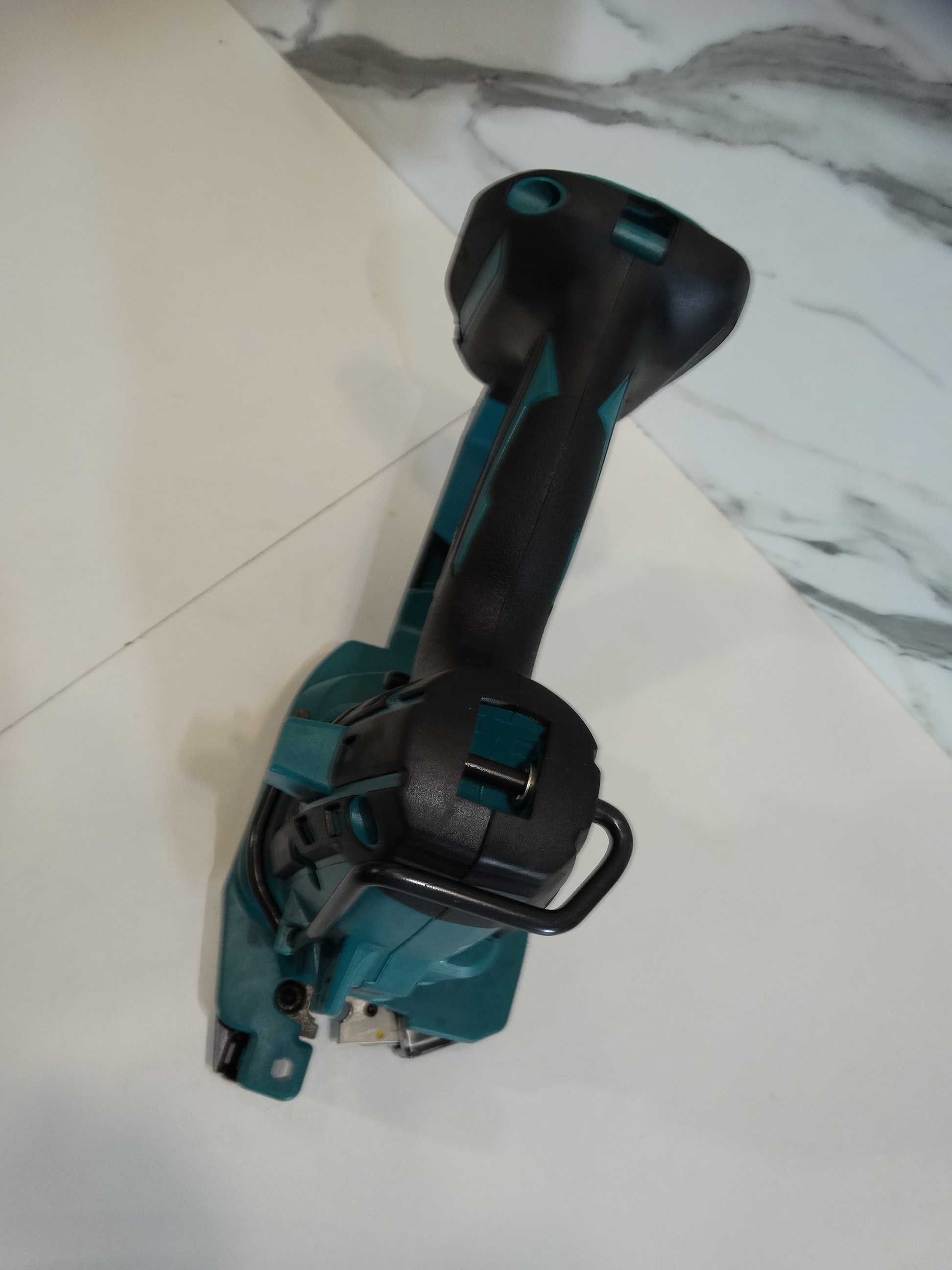 Makita DSC 102 - Машина за рязане на шпилки