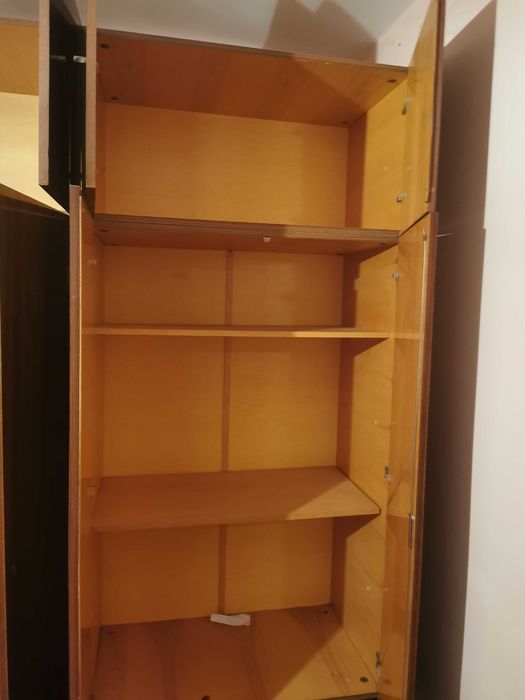 Запазен четирикрилен гардероб с надстройка