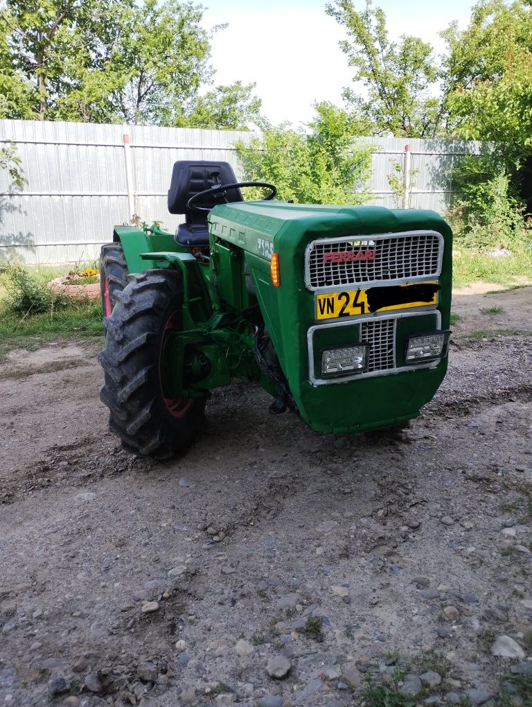 Tractor ferrari .