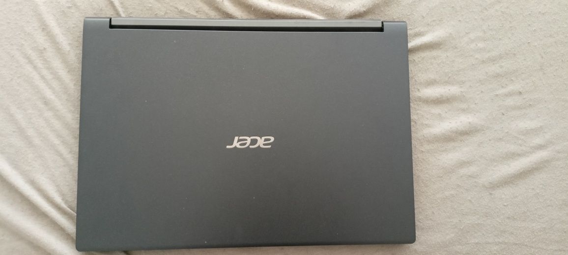Acer Aspire 7 (A715-43G)