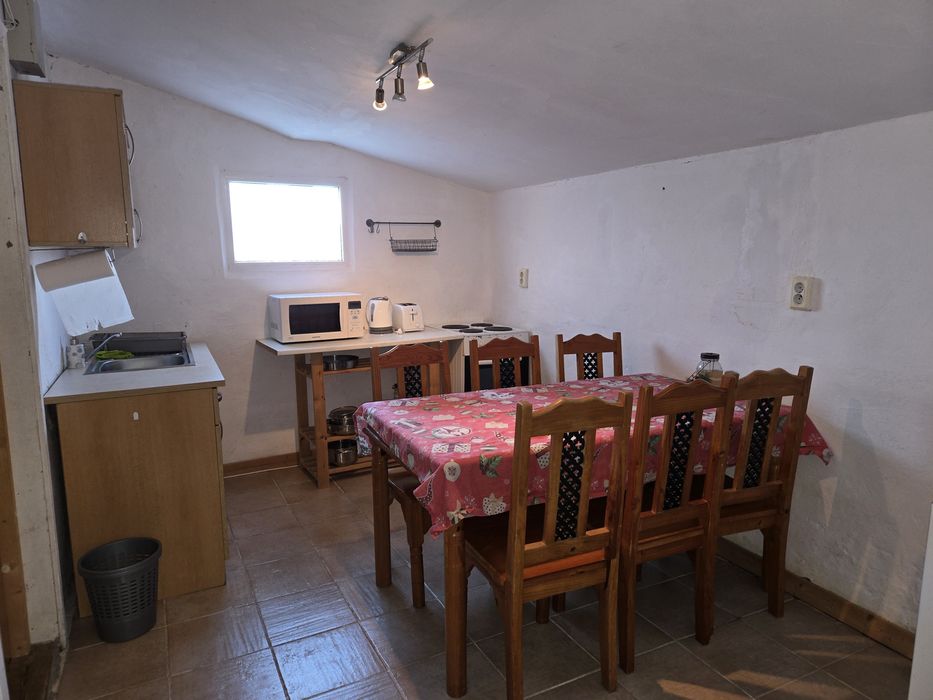 Дава се под наем Къща в с. Изворище, Област Бургас - 55 кв.м за 153 € - Снимка #8