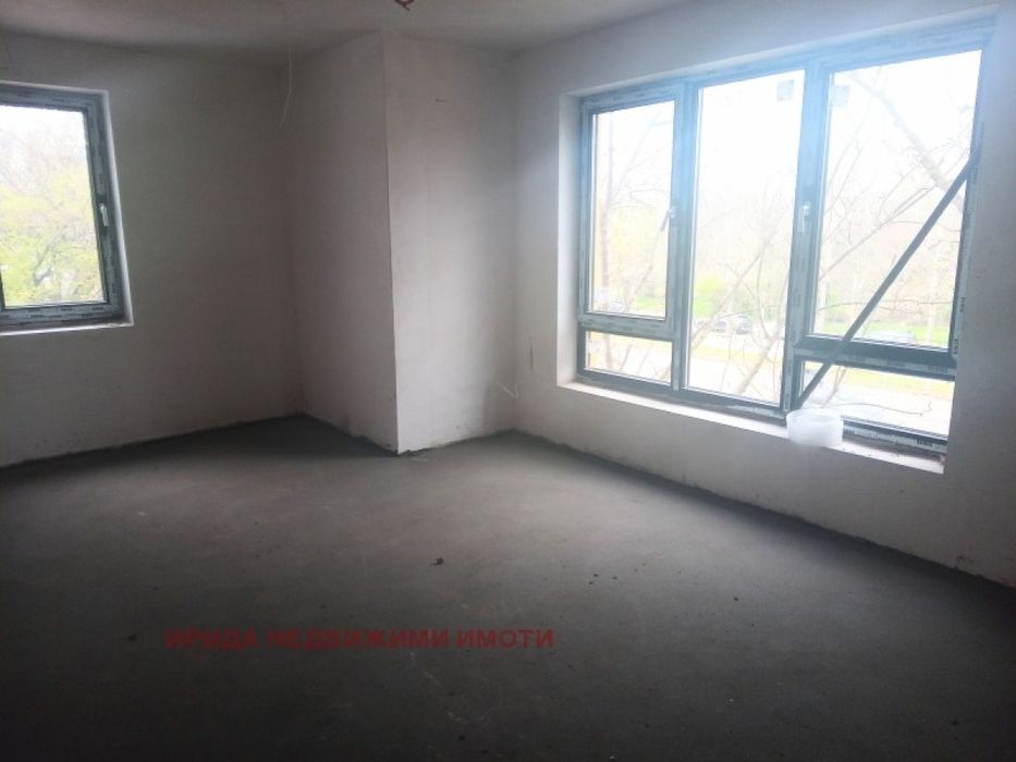 Тристаен апартамент в Бъкстон с АКТ 16!