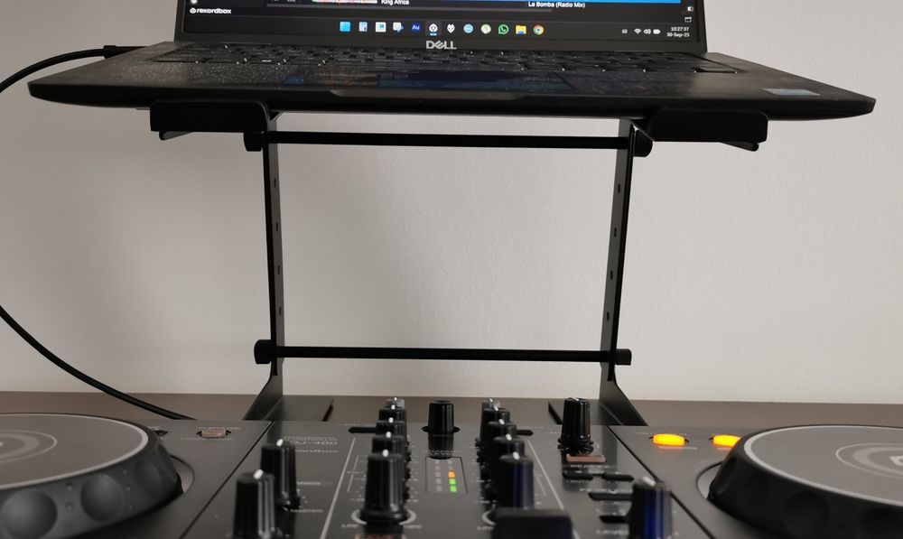 Laptop stand Adam Hall pentru DJ
