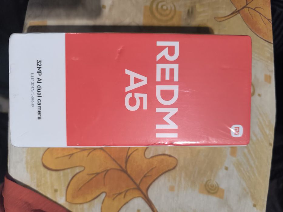 Смартфон, чисто нов!