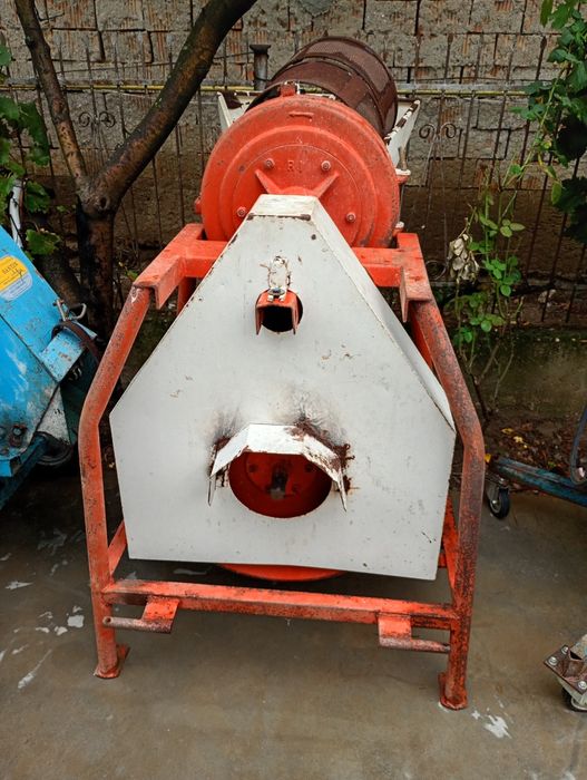 Moara cereale pe gardan