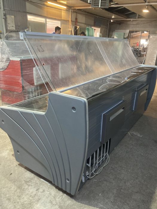 Vitrina frigorifica orizontala pentru mezeluri, branzeturi