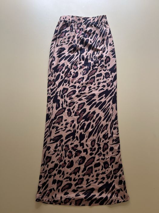 Поли, долни дрехи