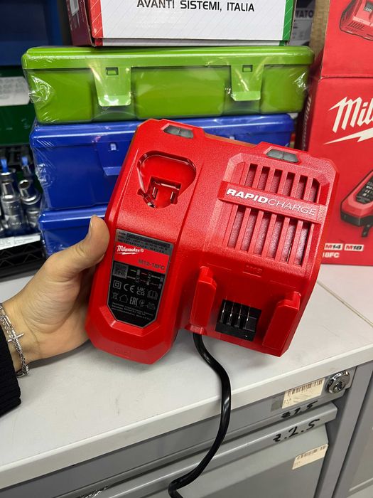 NOU Incarcator rapid acumulatori Milwaukee M12-18FC Gyorstöltő ÚJ