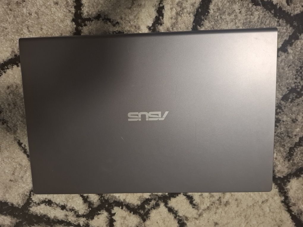 Vând laptop Asus