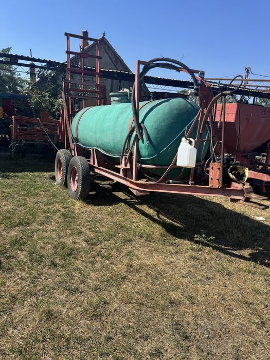 Pachet met erbicidat+distribuitor ingrasaminte