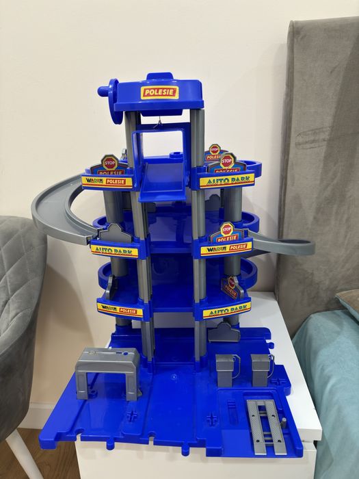 Большая парковка 4 этажный