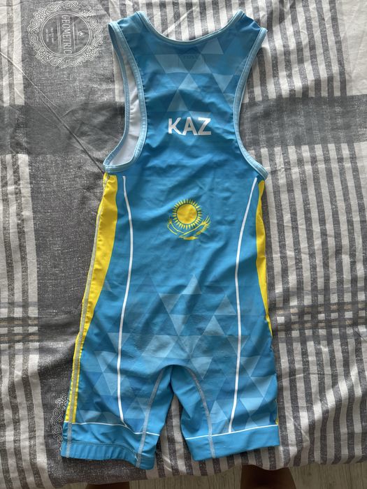 Продам борцовку размер S в отличном состоянии