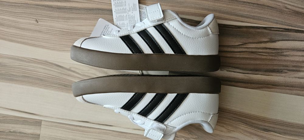 Pantofi Adidas noi