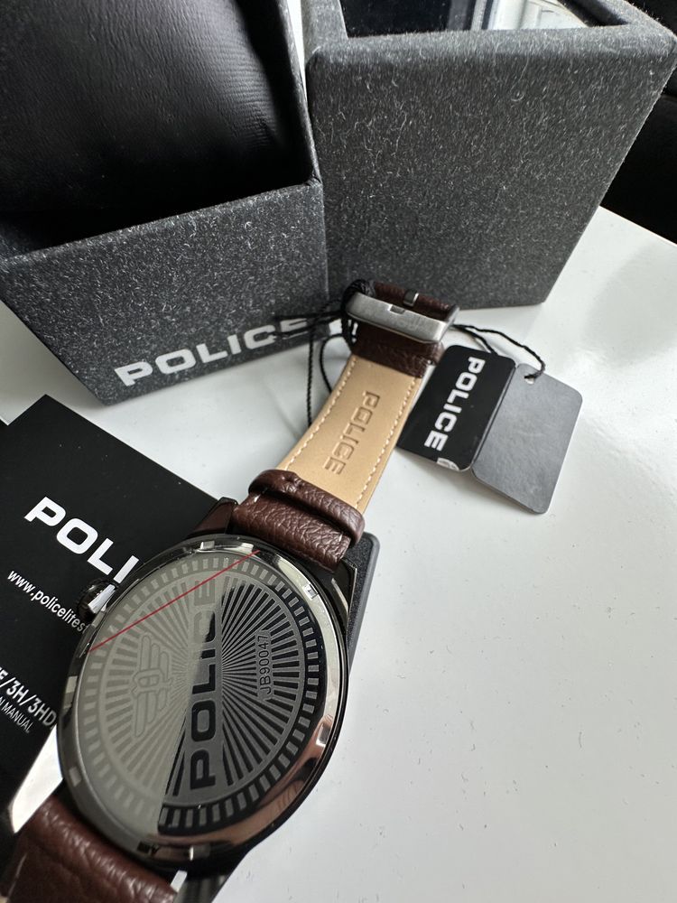 Police часовник нов