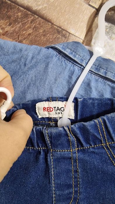 Джинсовые двойка 12 мес Отличном состоянии Брюки RED TAG 
Юнусобод 17-