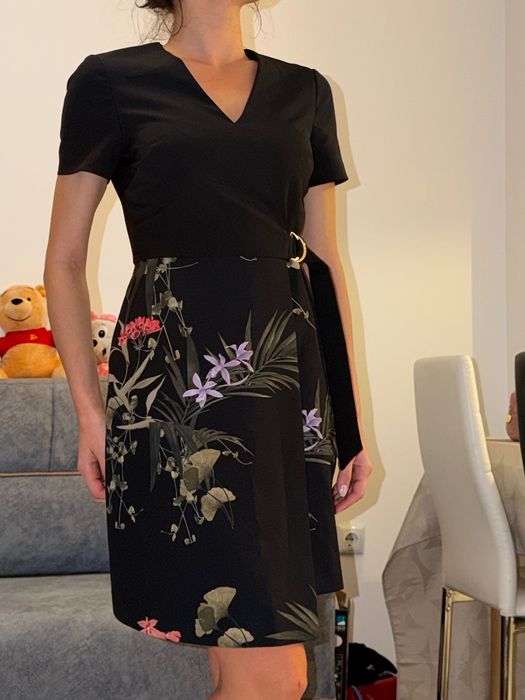Рокля Ted Baker черна с цветя