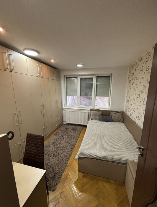 Vand apartament cu 3 camere