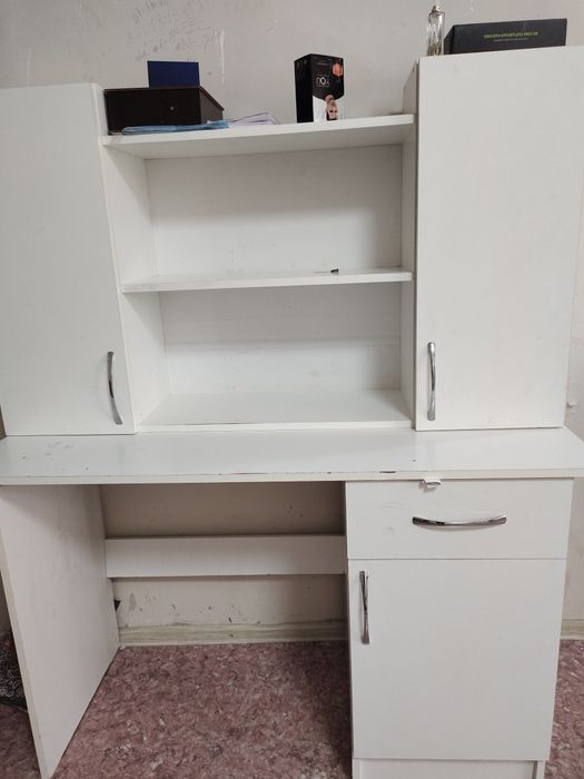 Балаларға арналған оқу столы мен шкаф