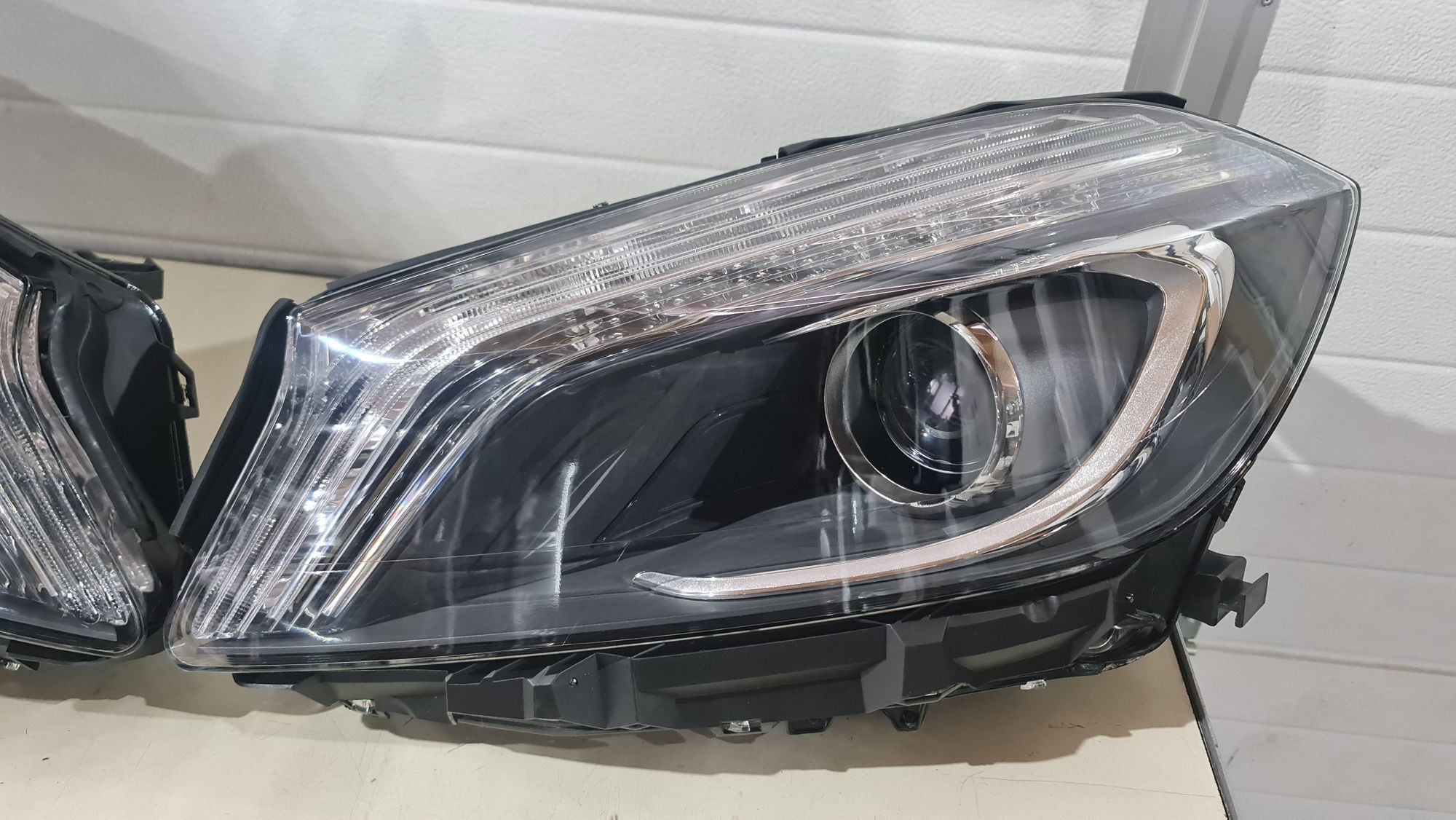 Far stanga dreapta Mercedes A Class W176 BI-XENON A176