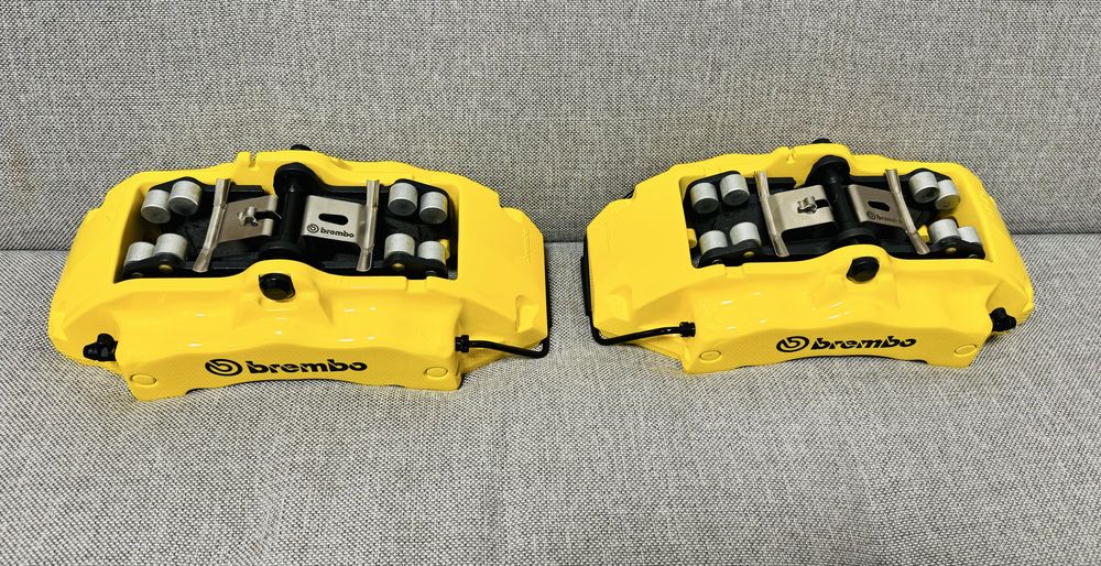 Предни и задни спирачни апарати Brembo от Porsche Cayenne