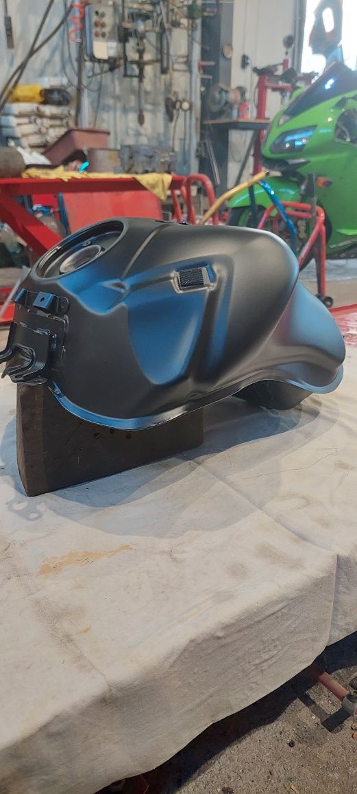 Z1000 2020 резервоар