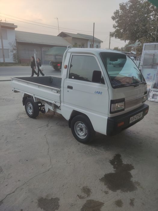 Moshina. Ideal holatda mator karopkada ishi yuk bir qul minilgan 103