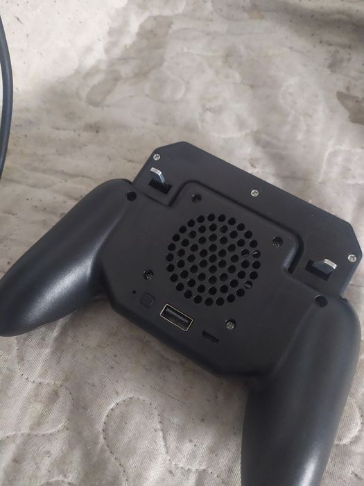 Джестик для игр он мне не нужен потому,что брату не подошёл не умеет