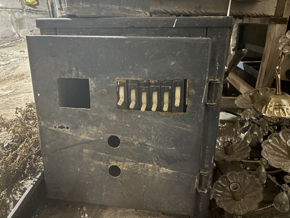 Старый советский электрический распределительный щит