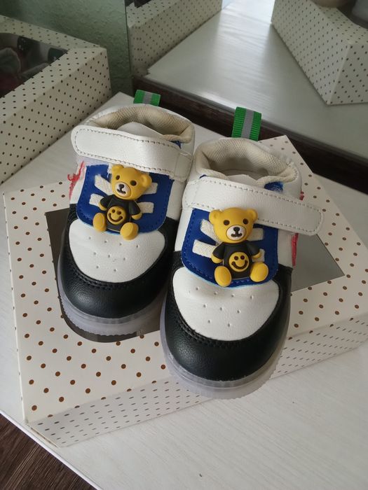 Òĝil bolalar uchun oyoq kiyim sotiladi