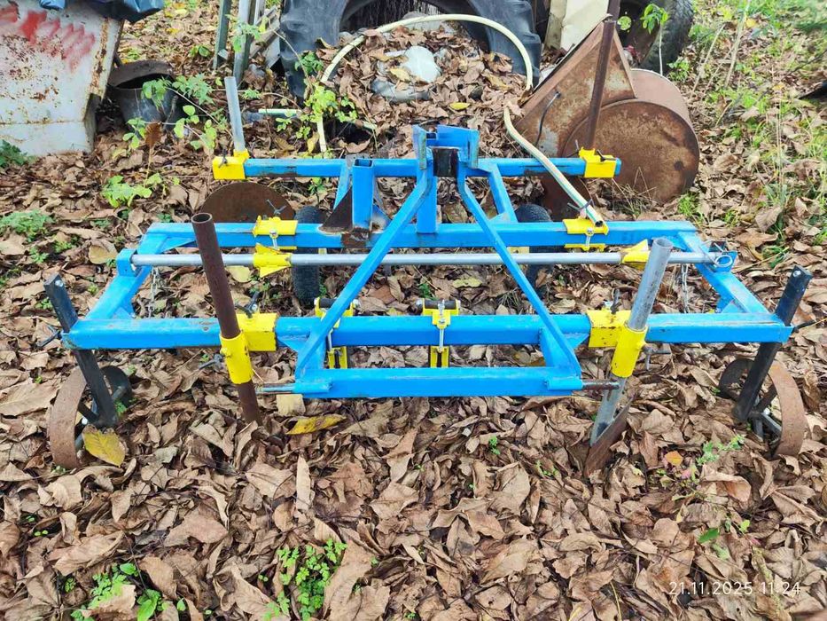 Машина за полагане на мулчиращо фолио