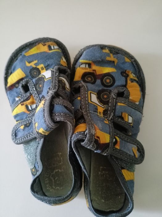 Боси пантофи за момче