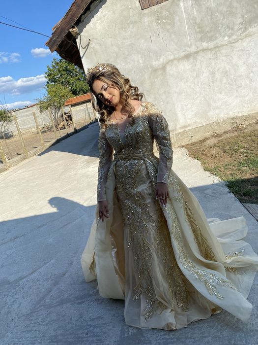 Продава се рокля стандартен размер