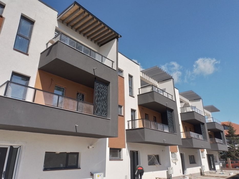 Vand vila p si 2 etaje in Constanta zona Kamsas