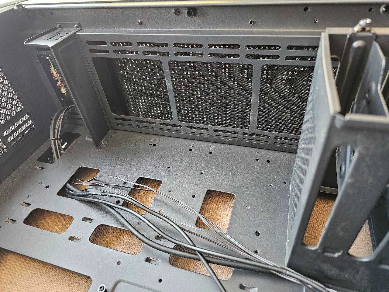 DeepCool E-SHIELD Mini-ITX / Mico-ATX / ATX / E-ATX |Кутия за компютър