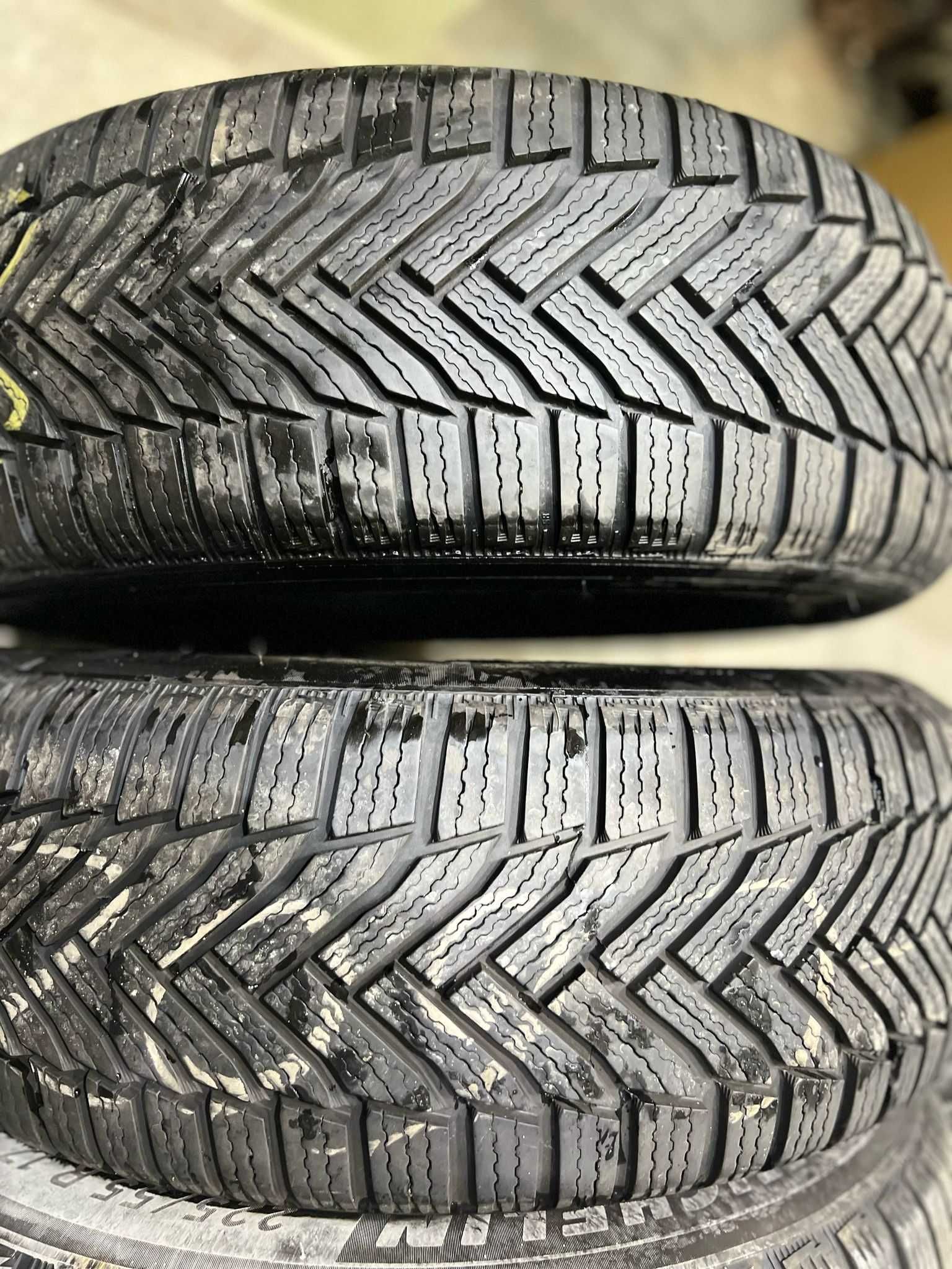Гуми Зимни 225 55 17 Michelin Alpin 6 DOT 2422 и 1521 грайфер 7мм
