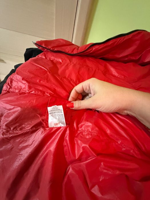 Vând geaca roșie fontana