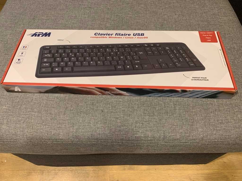 Чисто Новa USB клавиатура APM AZERTY 105 клавиша цифров блок