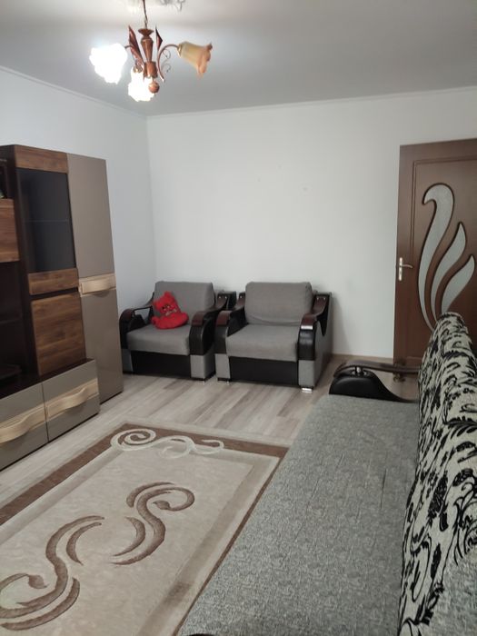 Închiriez apartament