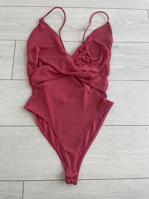 Body-uri Zara, două culori