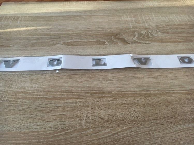 Сребрист надпис Волво Volvo