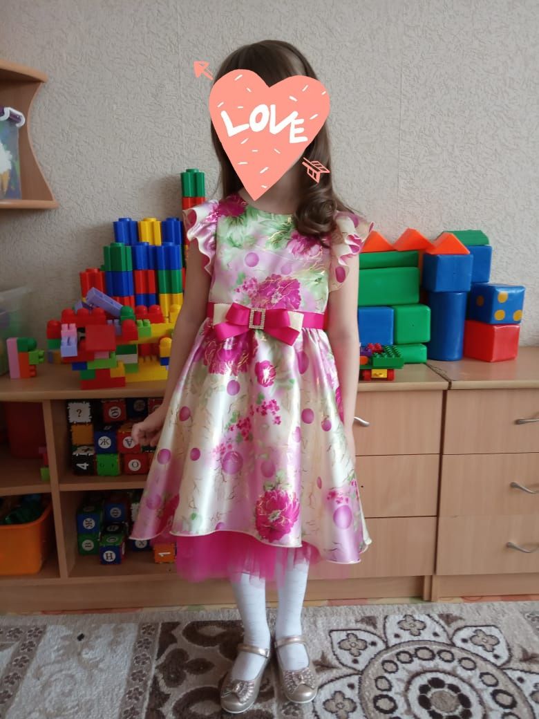 Шикарное платье для девочки, размер 116 ,на 4-5 лет