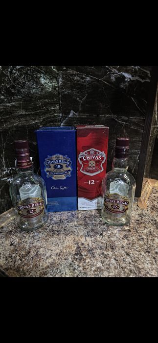 Лот от празни бутилки