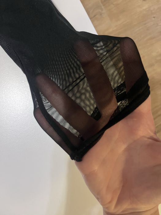 Боди черно и блузи с дълъг ръкав