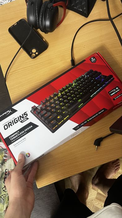 продам игровую механическую клавиатуру hyperx alloy origins core