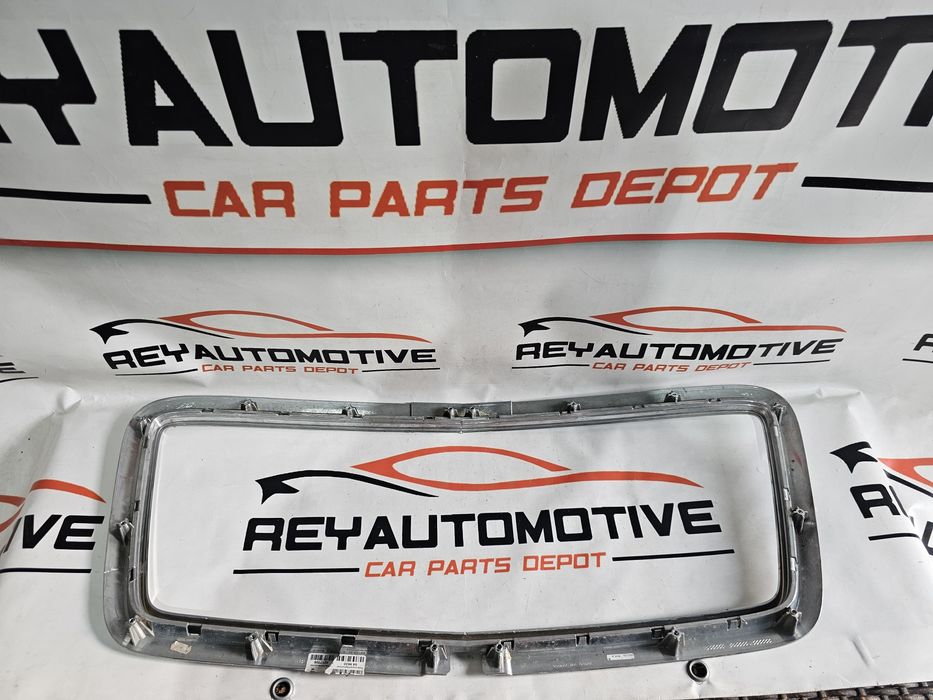 Crom grila radiator Bentley Bentayga avariat