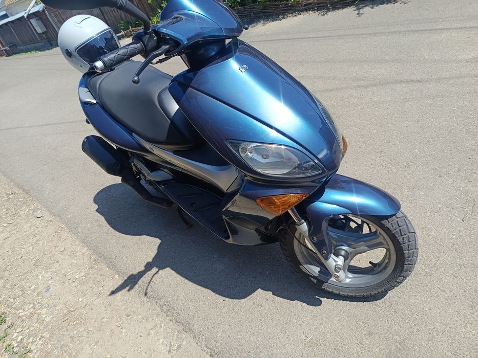 Scuter Yamaha  125 cmc