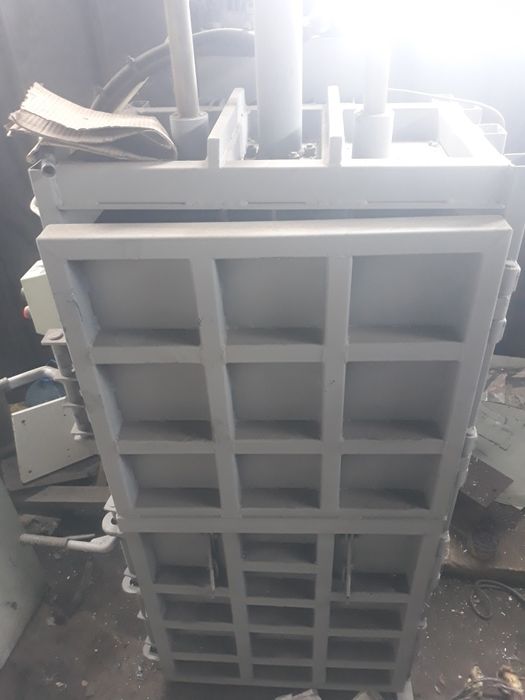 Балираща преса . Горелки . Помпи . Газов котел . Резервоар за газ